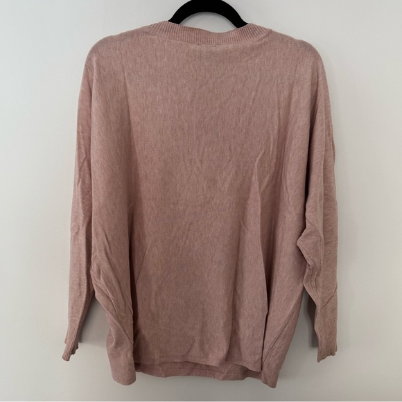 Aaeda Women’s XL Heart Sweater - Picture 4 of 4